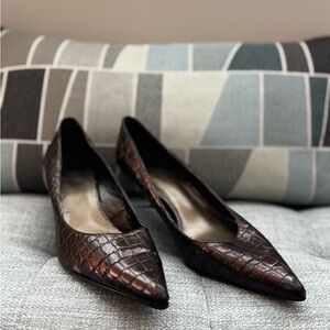 Elegant Brown Crocodile Pattern Women's Shoes